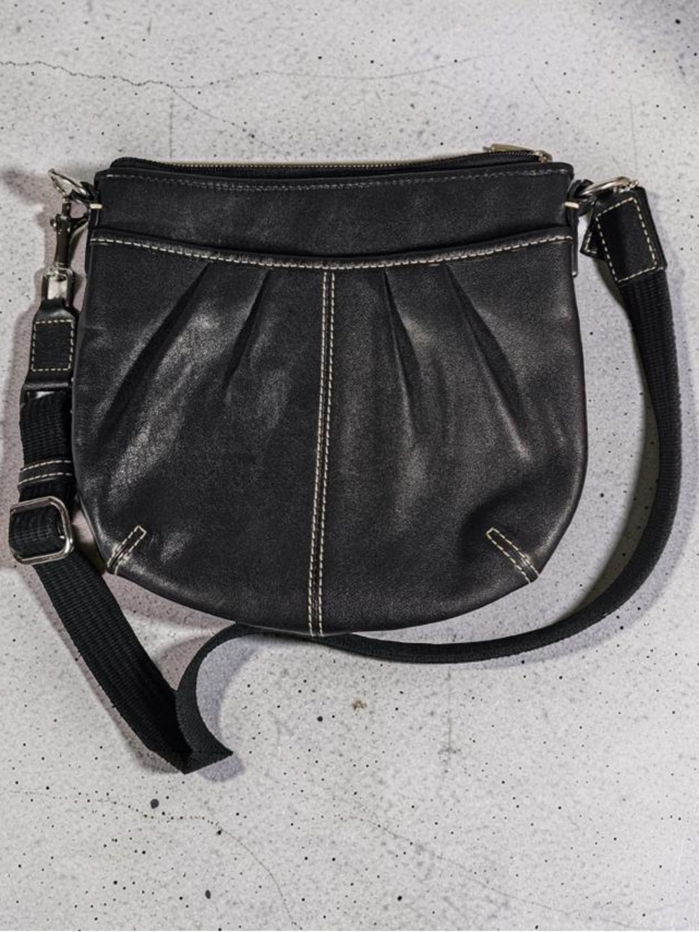Vintage Coach Women’s Minimalist  Black Leather Soho Swingback Crossbody Bag